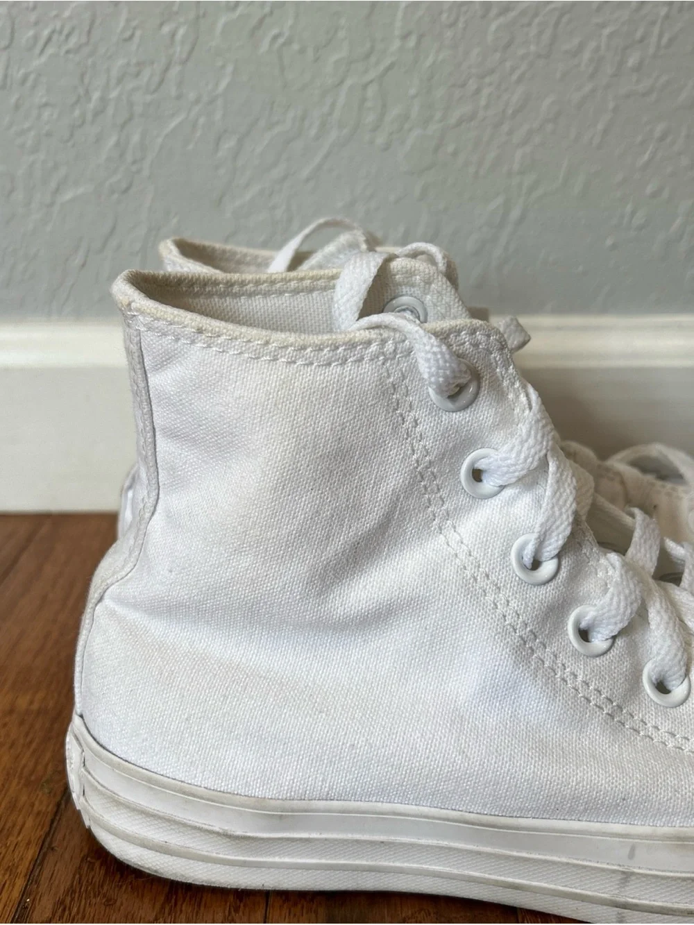Converse Chuck Taylor Sneakers High Top Shoes Women’s Size 7 White - Picture 6 of 11
